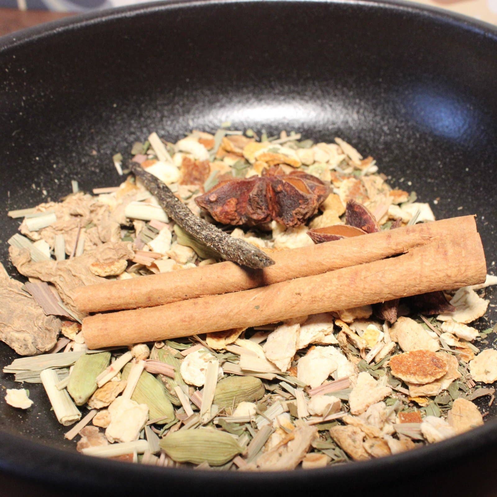 Les Epices Curieuses - Wholesale Dried Spice Mix - Saint Barthe Arranged Rum Preparation Kit0