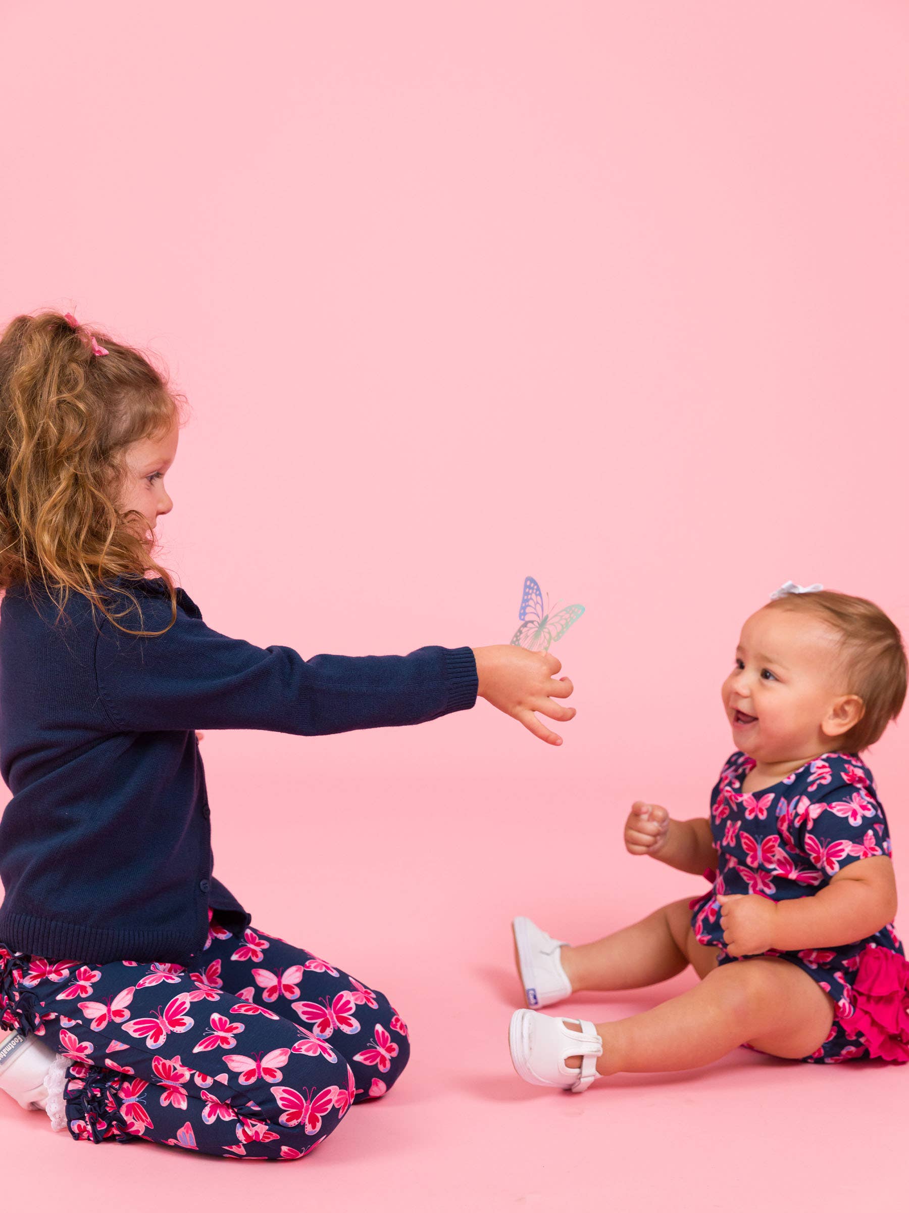 Armada Leggings Clásicos con Volantes y Mariposas para Niñas Pequeñas con Volantes Característicos en la Parte Trasera de venta al por mayor en Faire4