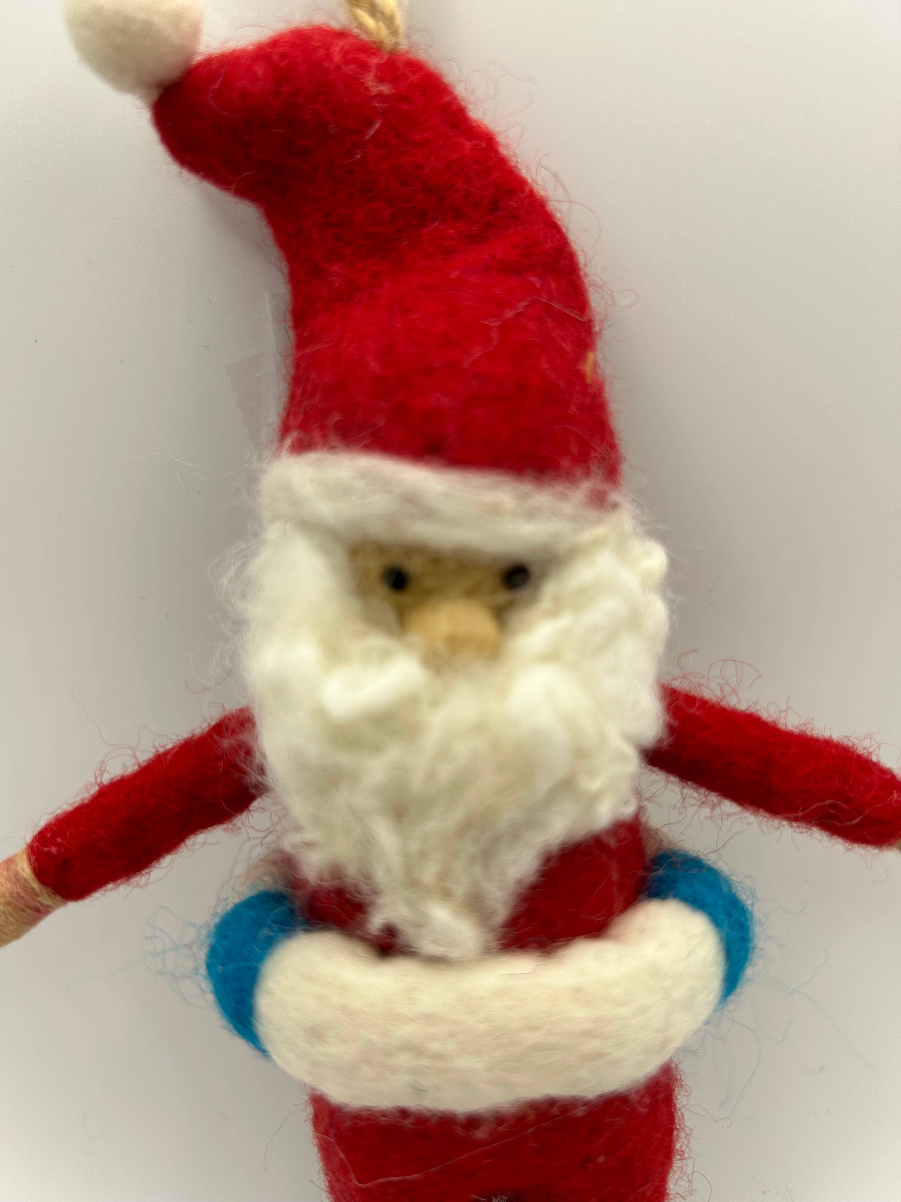cerruti home - Vente Objets de décoration - Décoration « Père Noël en bouée » en laine feutrée faite à la main4