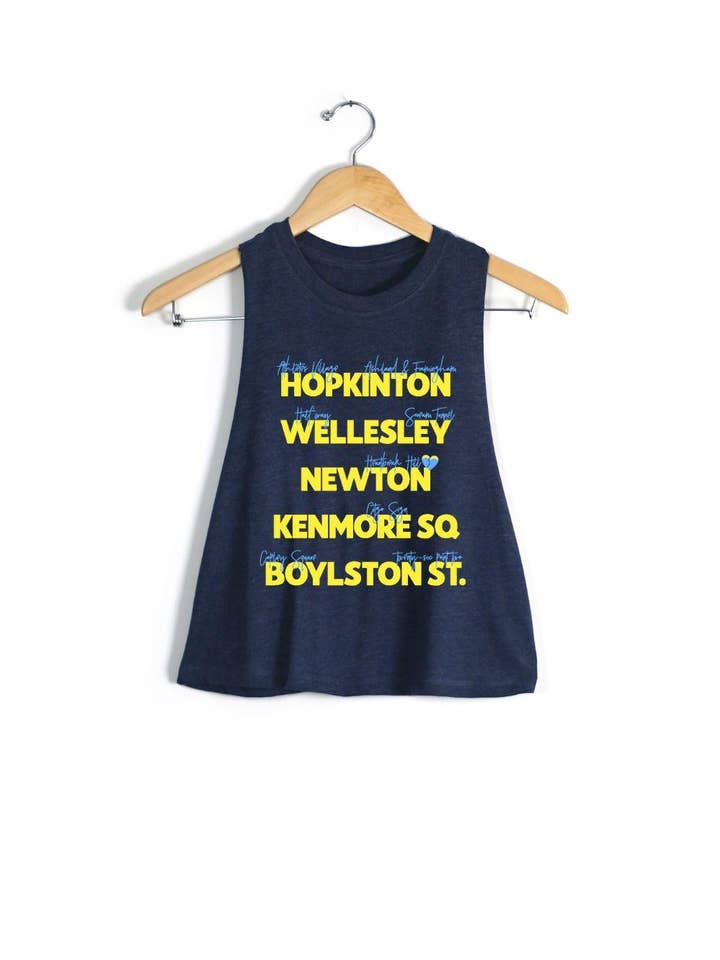 Boston Neighborhood Raceday Racerback Crop-Top für den Großhandel von Sarah Marie Running Co