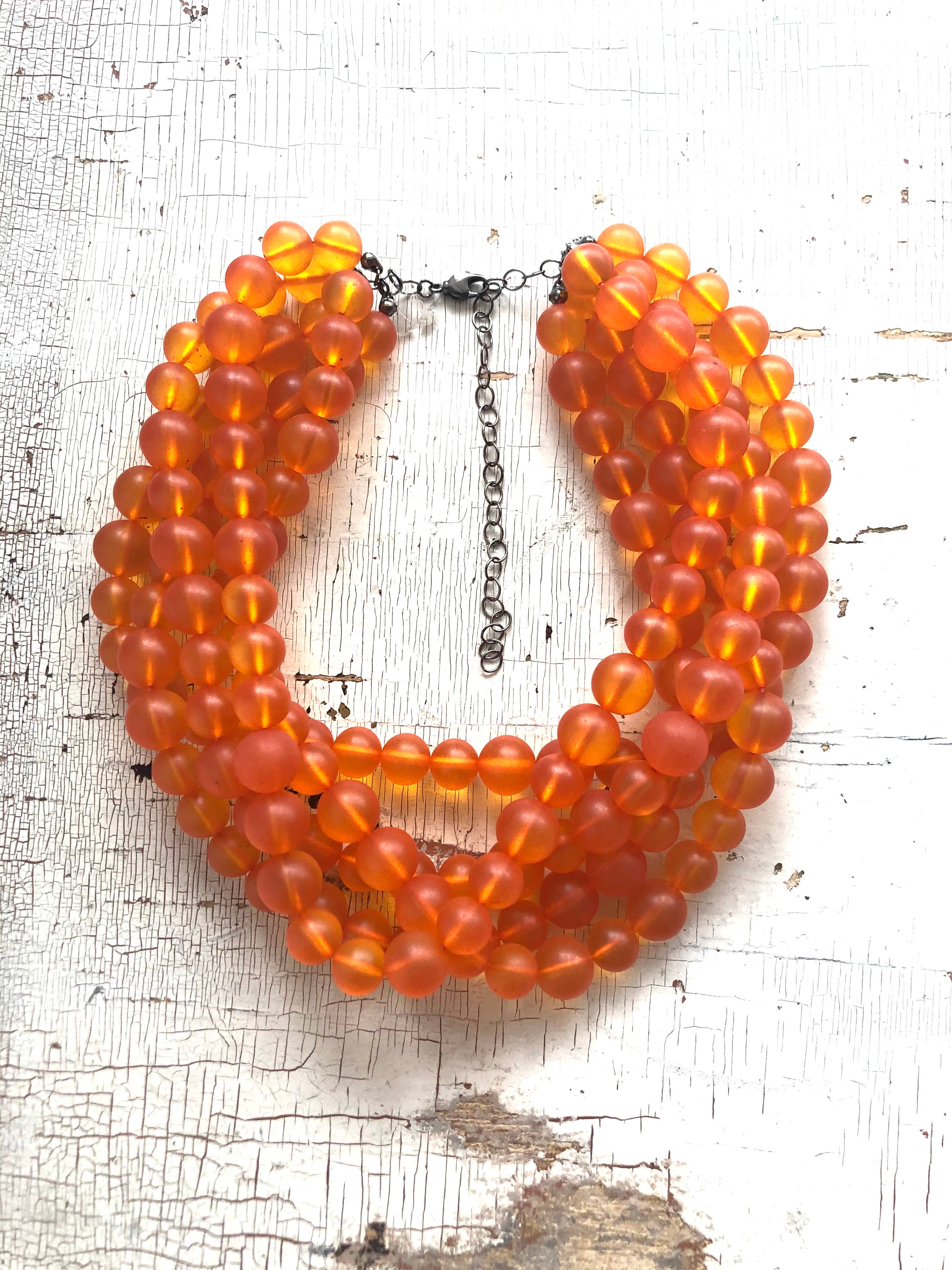 Leetie Lovendale - Vente Collier de perles - Collier Sylvie avec perles de lucite orange givré6