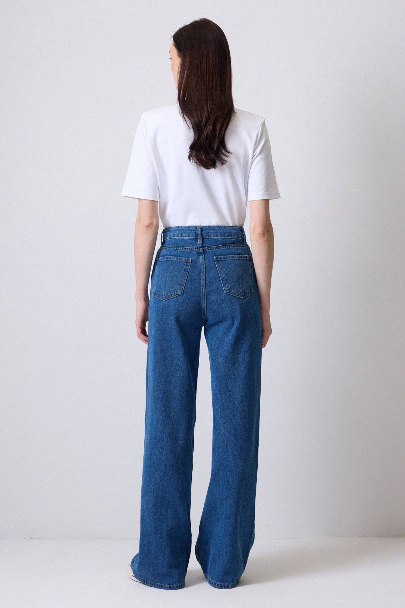 HIGH-RISE VINTAGE WIDE LEG DENIM JEANS for wholesale on Faire4