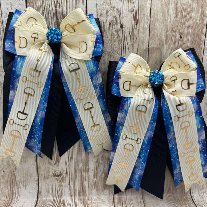 Hästutställningsbågar - vita bitar på Galaxy Print och svart för wholesale av Benny Bows