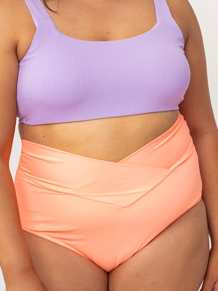 Bas de bain orange à coupe en V ultra haute pour la vente par Coral Reef Swim