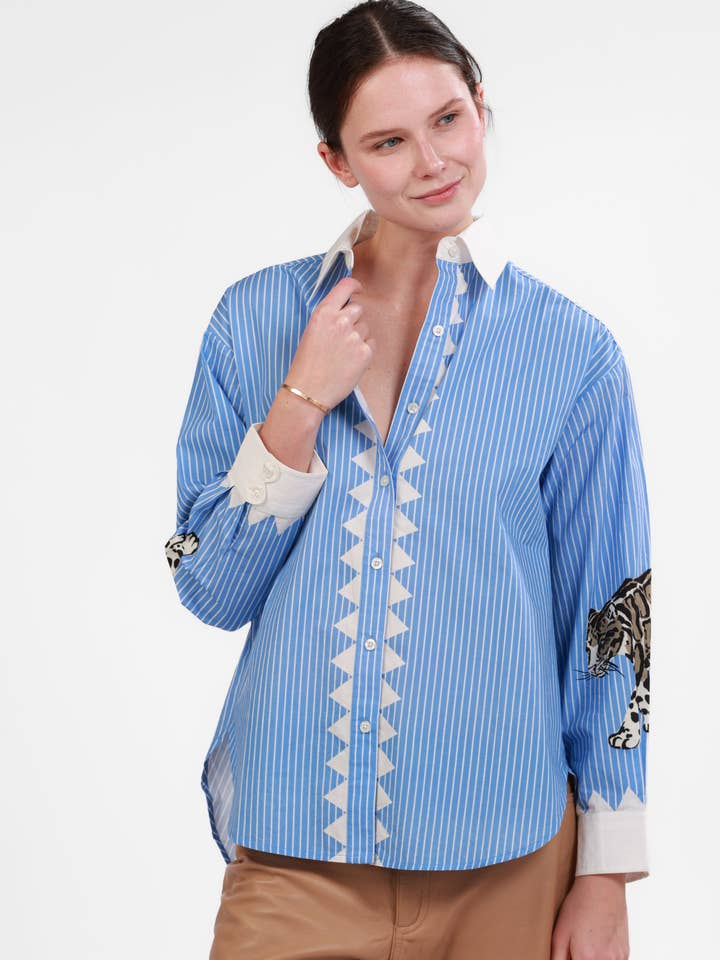 Popelinehemd Schneeleopard Hellblau für den Großhandel von Las Sureñas