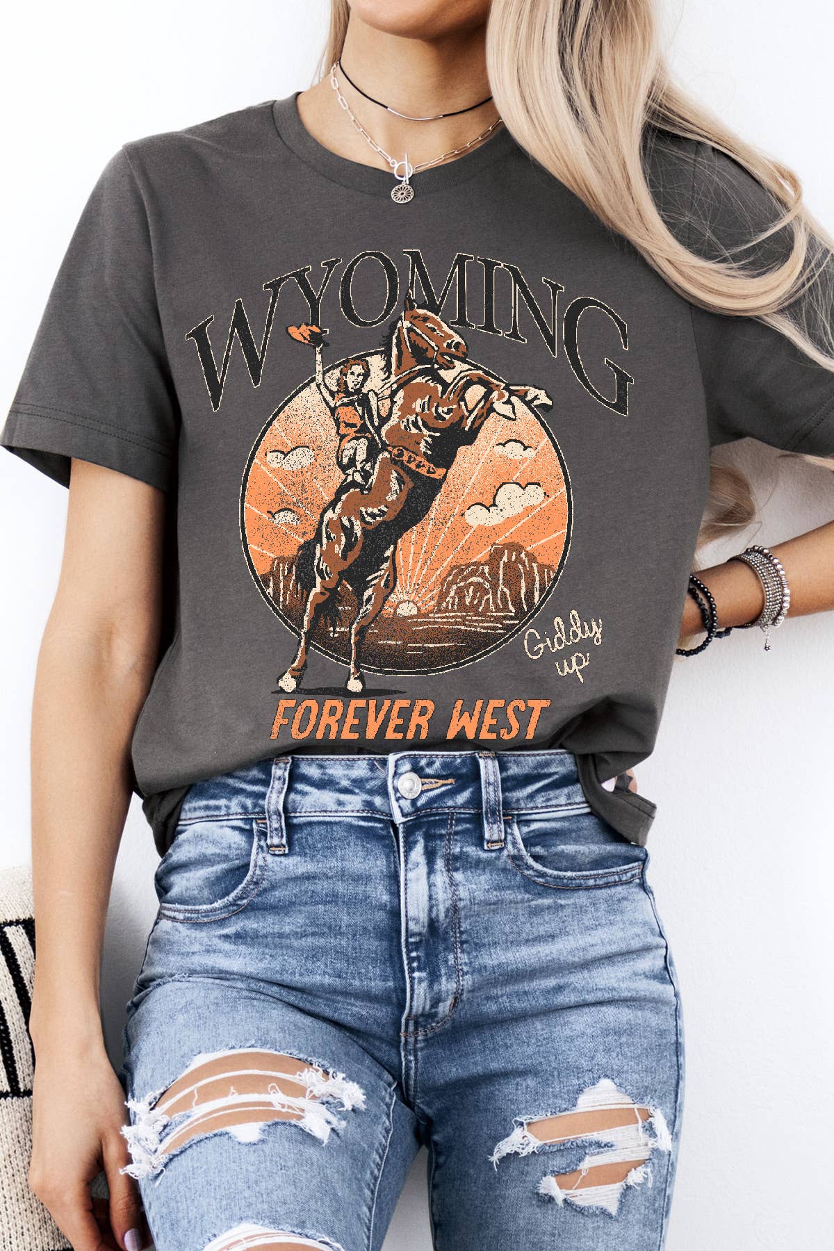 BouTeeQue Closet - Vendita all'ingrosso Maglietta serigrafata - Donna - T-shirt a manica corta BT2091 T WYOMING FOREVER WEST3