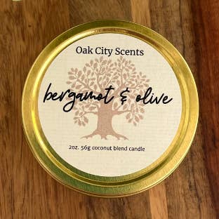 Bougie en étain doré Bergamote & Olive 2oz. / Format voyage pour la vente par Oak City Scents