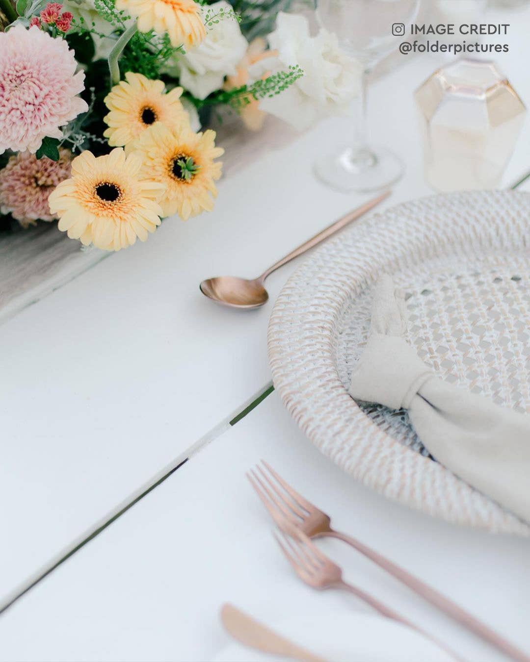 Bali Harvest - Vendita all'ingrosso Sottopiatti - Sottopiatto in rattan verniciato effetto whitewash - tovaglietta intrecciata in paglia1