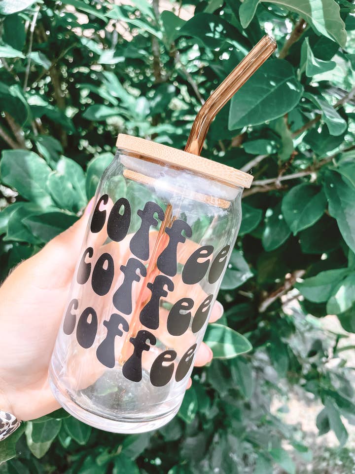 Tasse en verre rétro avec boîte de café glacée pour la vente par Wild Souls Co