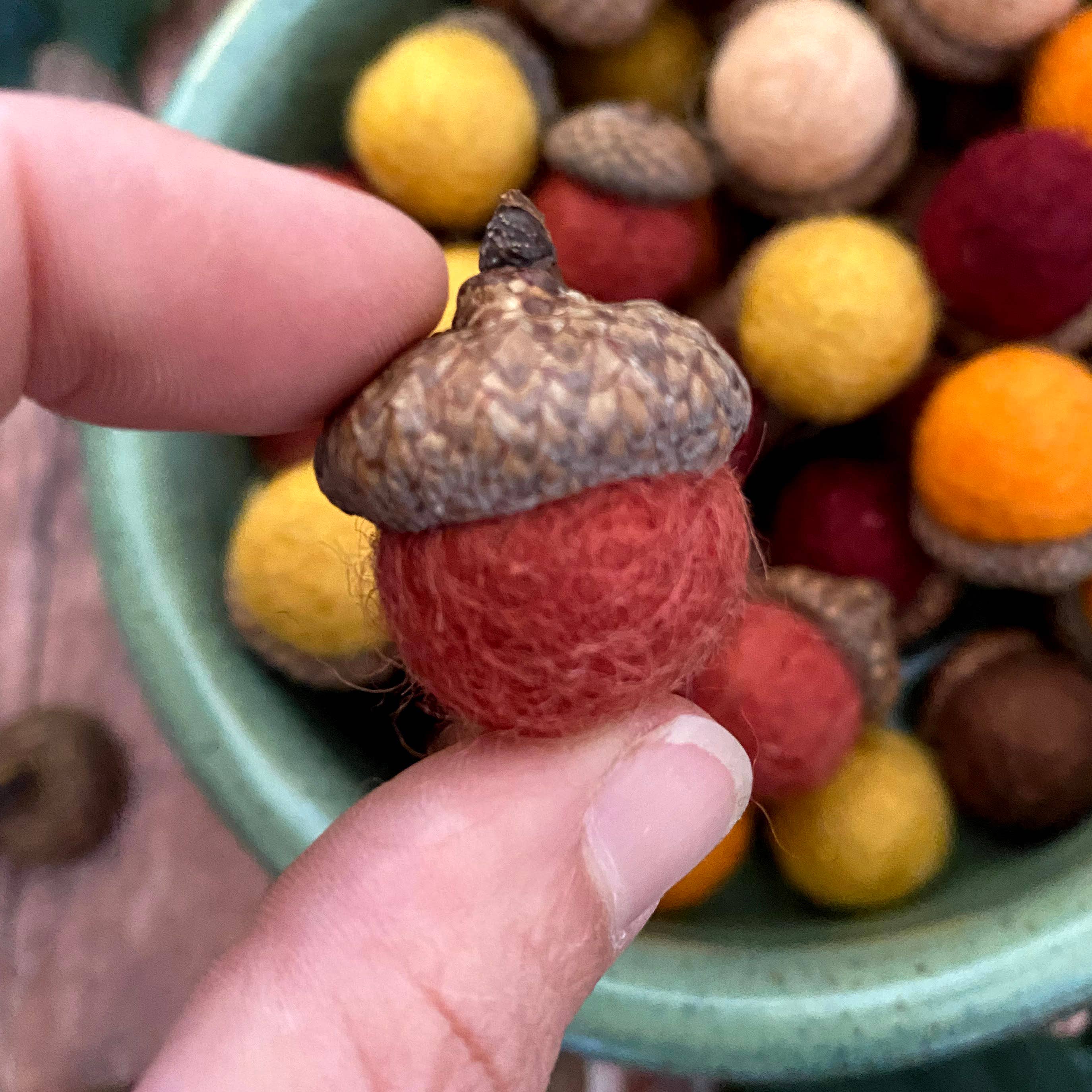 Oakwind Hollow – wholesale Decorative tabletop object – Felt Wool Acorns Pumpkin Spice - Regular Size1