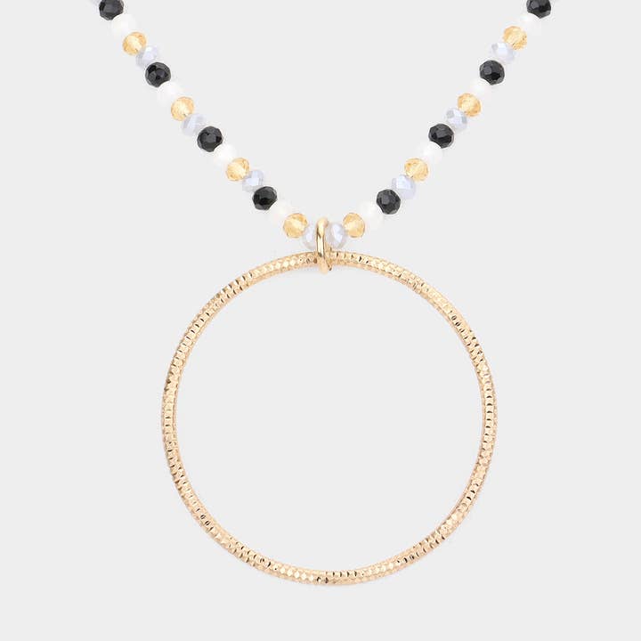 Sensibling Corp. – Großhandel Kette mit Anhänger/Charm – Facettierte Perlenkette mit offenem Metallkreisanhänger