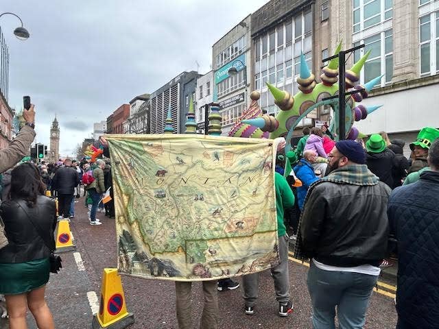 XPLORER MAPS - Wholesale Throw Blanket - Montana Map Blanket - Berber & Micro Fleece Throw1