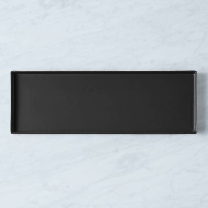 Vassoio in ceramica nera per la vendita all'ingrosso da parte di Betsy Bauer Studio