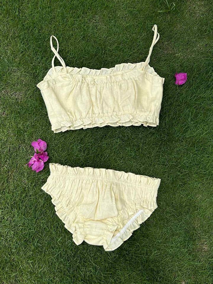 Ensemble culotte à volants et bralette 100 % lin pour la vente par All Bodies