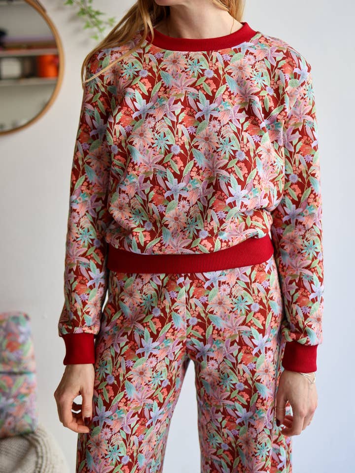 'Op maat gemaakte' Sweatshirt | bloemenweide | vintage rood voor wholesale door aesthete-kidswear