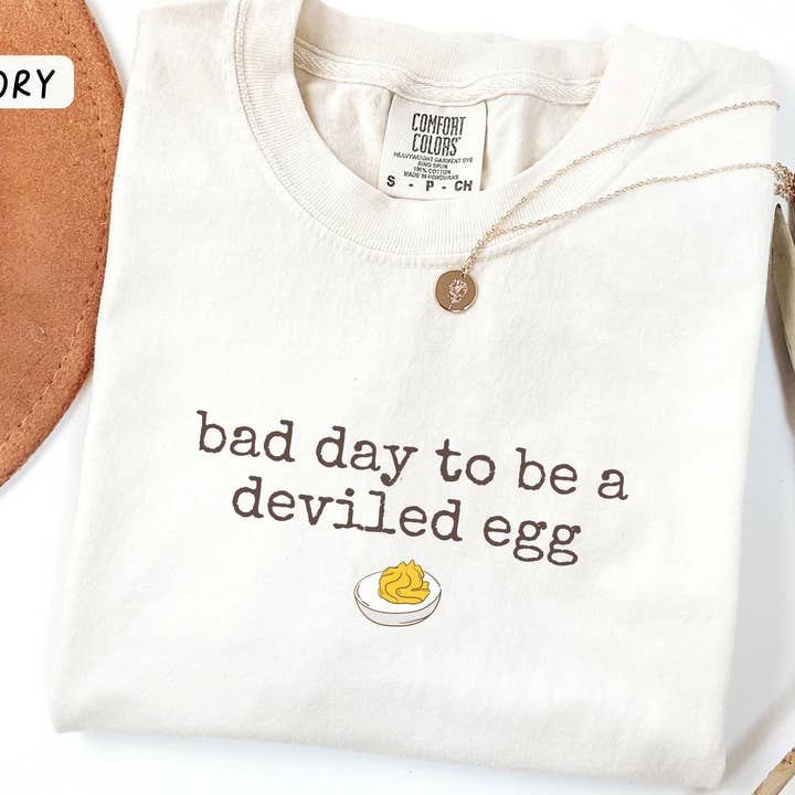 Glaime – Großhandel T-Shirt (Grafikdruck) – Damen – Schlechter Tag, ein gefülltes Ei zu sein Komfortfarben Shirt & Pullover2