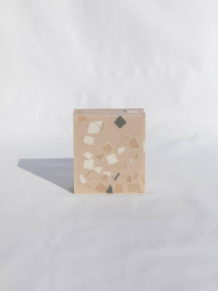 Savon Terarazzo Bergamote & Thé noir pour la vente par ONDO