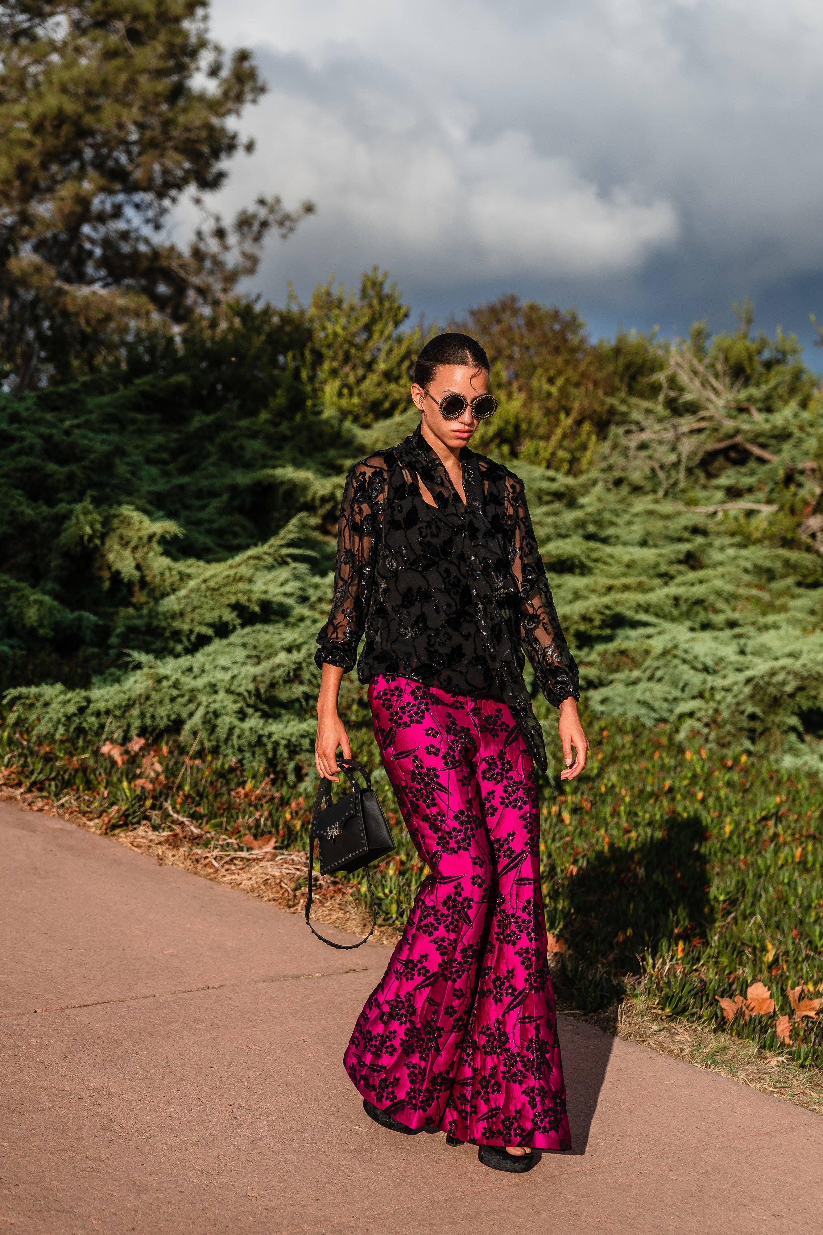 Jennafer Grace – Großhandel Bluse – Damen – Schimmernde Spitzenbluse mit Bindefront1