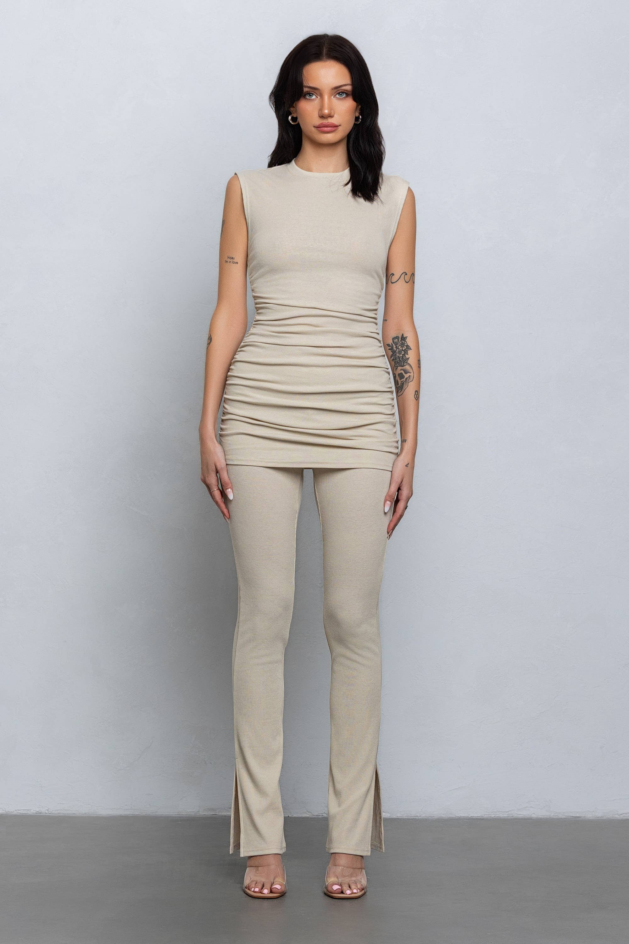 No Vacancy - Wholesale Set met top en broek (GEEN Loungewear) - Dames - Set met geribbelde mouwloze top en broek3