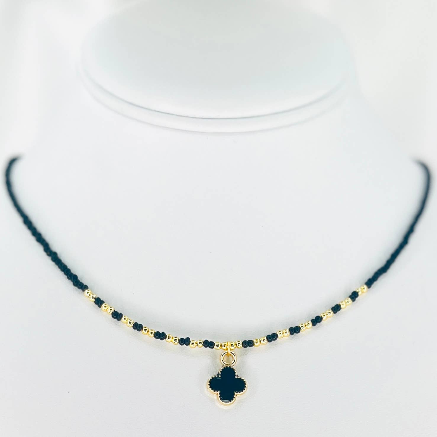 Loli - Venta al por mayor Collares con colgantes/abalorios - Collar con colgante de trébol con cuentas – Amuleto de la suerte, elegante0