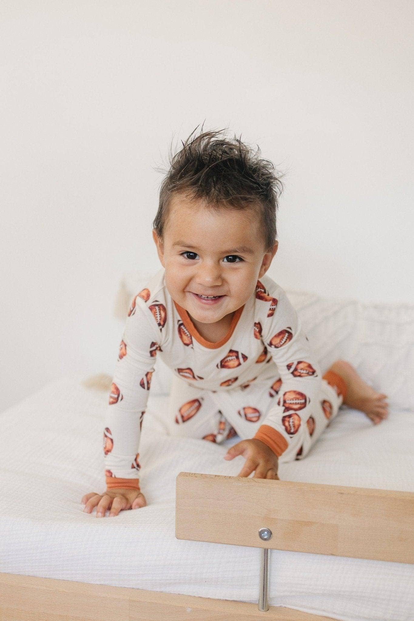 Little Joy Co. - Vente Haut et bas de pyjama – enfant - Pyjama 2 pièces en bambou avec motif de football4