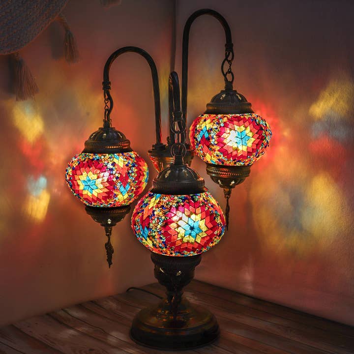 Natures Artifacts Inc - Venta al por mayor Lámparas decorativas/de escritorio - Lámpara de arco de mosaico con patrón de estrella hecha a mano con 3 globos6