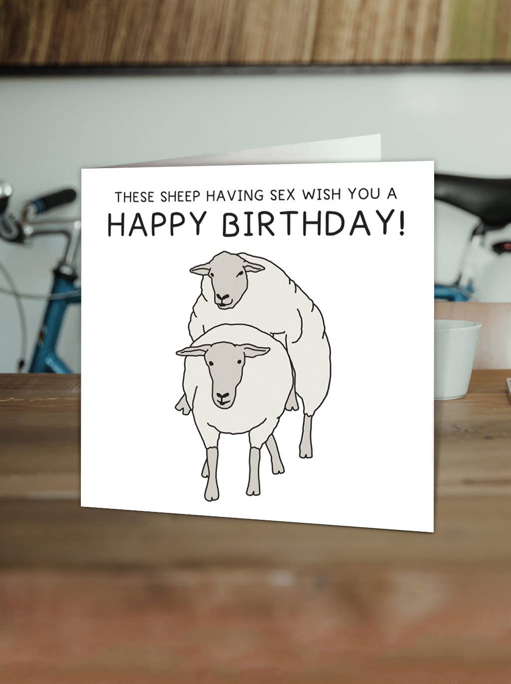 Brainbox Candy - Venta al por mayor Tarjetas de cumpleaños - Tarjeta de cumpleaños divertida y grosera con forma de oveja1