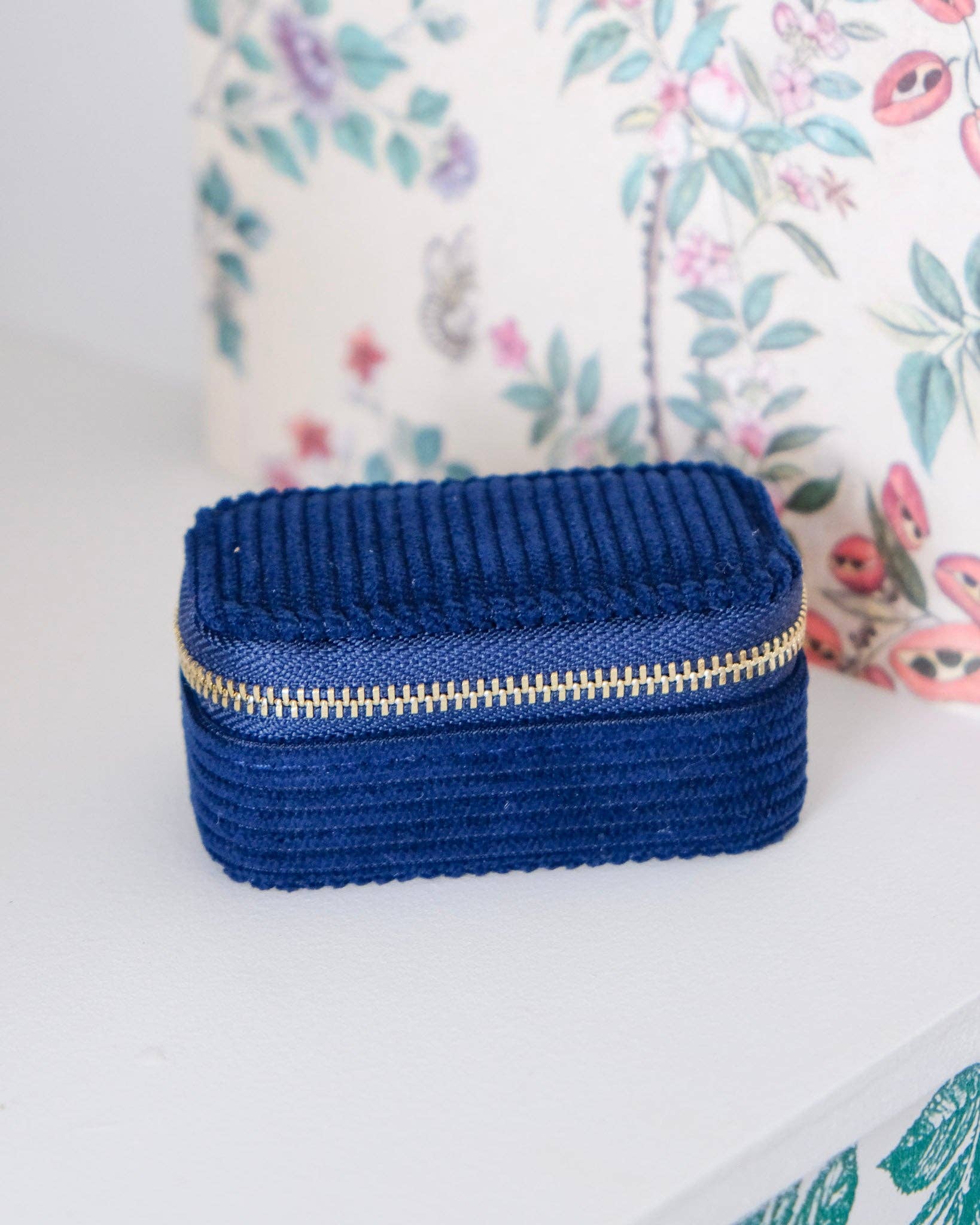 Maison Scarlett - Vente Boîte/rangement à bijoux - Mini boîte à bijoux de voyage Marie en velours côtelé4