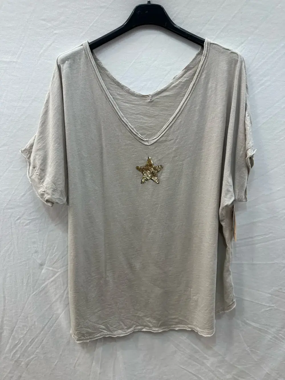 Mimi & Gogo – Großhandel T-Shirt – Damen – Damen-T-Shirt mit doppeltem V-Ausschnitt und Paillettenstern0