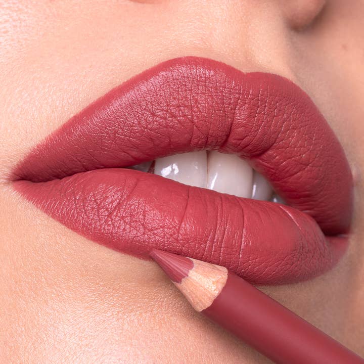 Crayon à lèvres EVEN 07 - Saba Crimson pour la vente par We Make-up