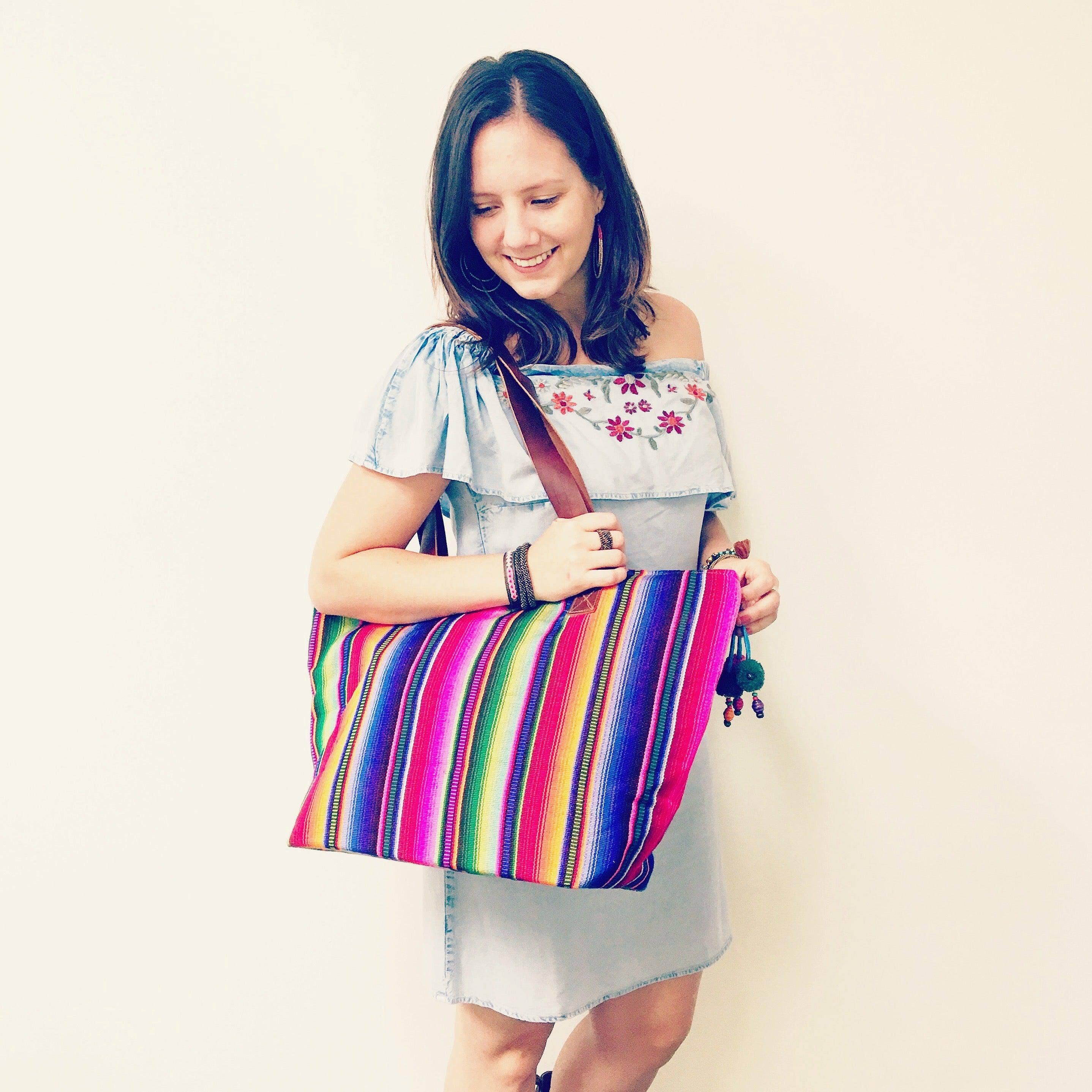 Lumily – Großhandel Tragetasche – Damen – Hacienda Stripe Nachhaltige Computer-Übernachtungstasche - Guatemala2