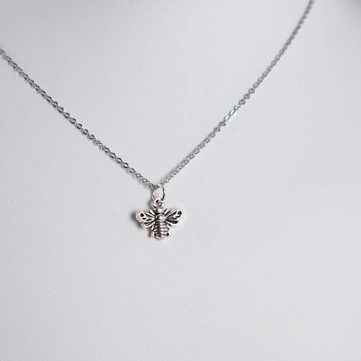 Mumu Beads - Wholesale Pendant/Charm Necklace - Classic Bee Necklace