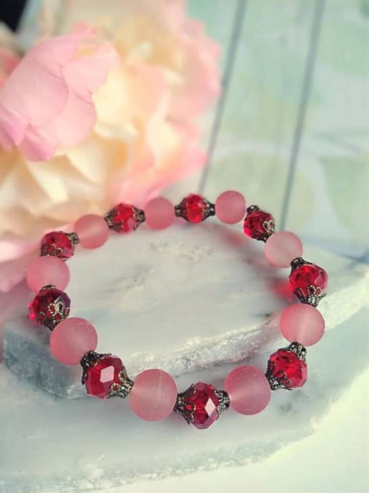 Pulsera elástica de vidrio del Mar Rojo: Latón antiguo y cristal para venta al por mayor de Bad Apple Designs