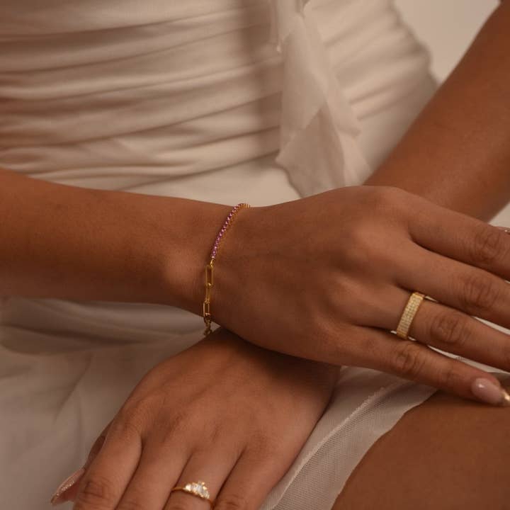 Bracciale Tennis 50-50 con Zaffiro Rosa Naturale da 1,34 Carati e Maglia Paperclip per la vendita all'ingrosso da parte di Evara Jewelry