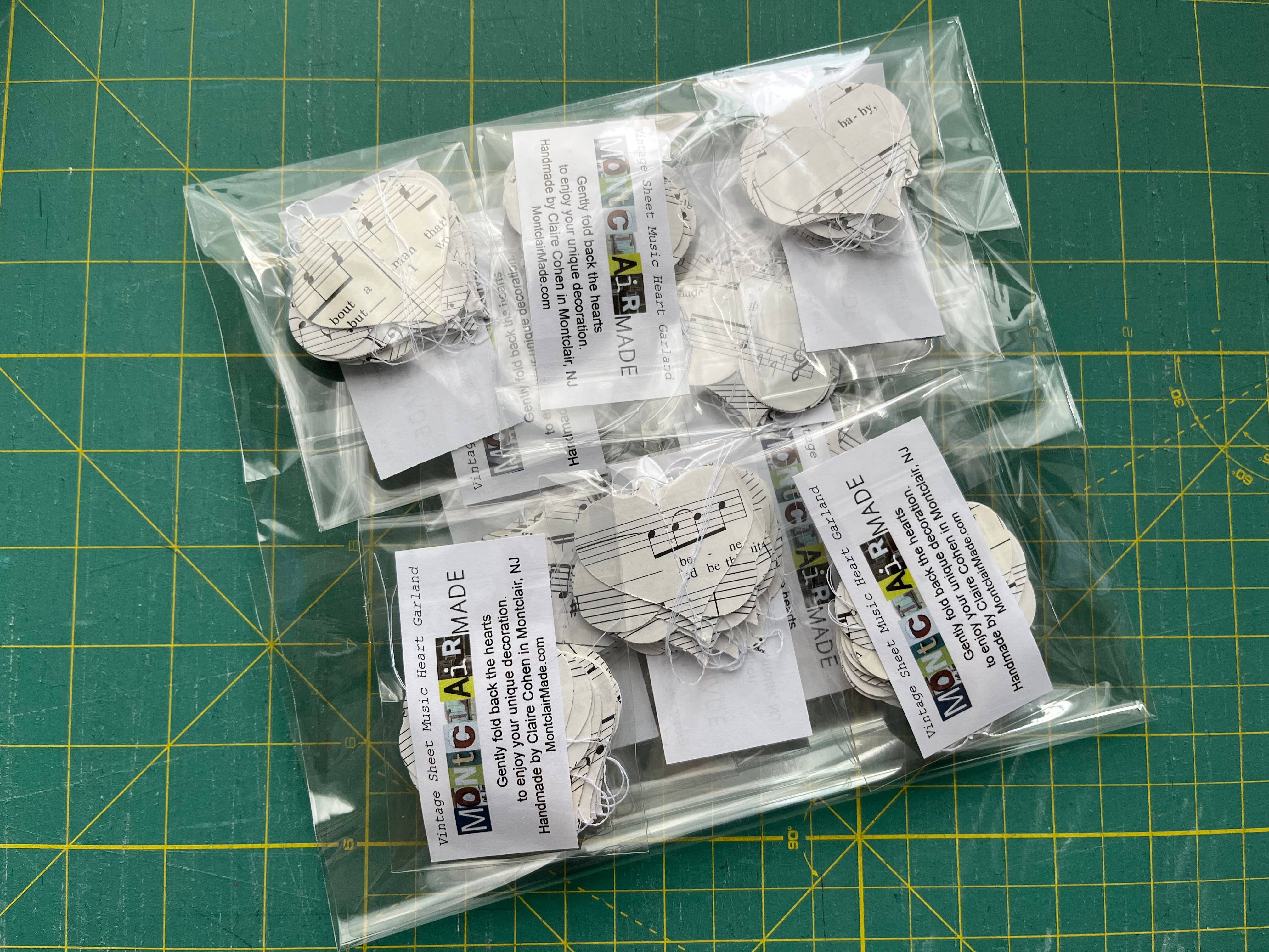 Montclair Made - Vente Fanion/guirlande - Guirlandes de cœurs en papier de partitions vintage6