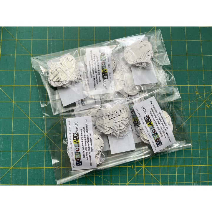 Montclair Made - Vente Fanion/guirlande - Guirlandes de cœurs en papier de partitions vintage6