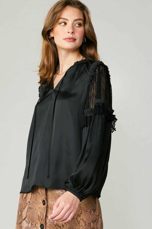 Current Air – Engroshandel Bluse - Dame – Bluse med blondeærmer og flæsedetaljer3