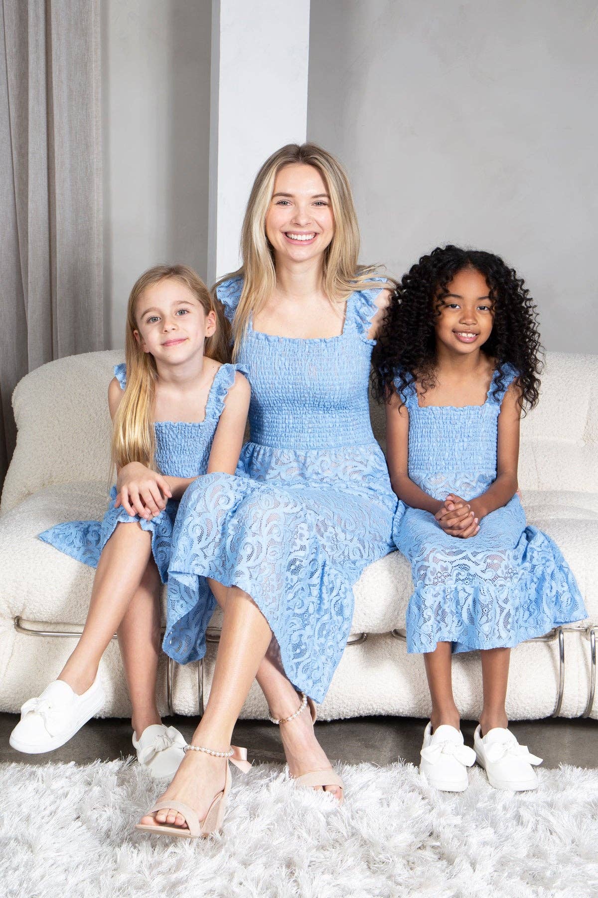 Loven x Mini Momo - Wholesale Mommy & Me-sets - Kinderjurk met kanten smockwerk, ruches, mouwloos en met zakken – Mommy & Me set4