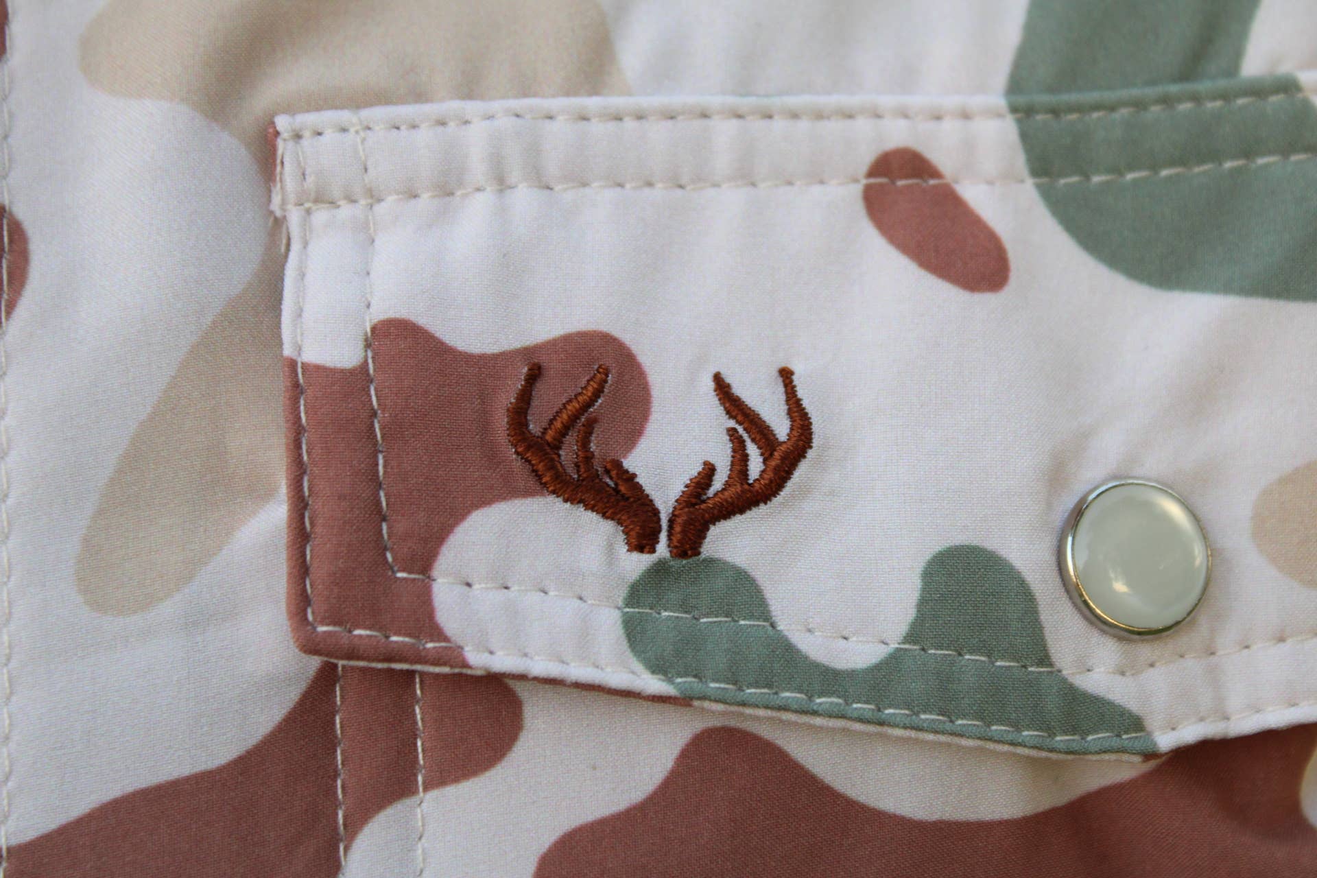 Brasada - Venta al por mayor Camisa con botones - Hombre - Manga Corta Camuflaje con Broches de Presión2