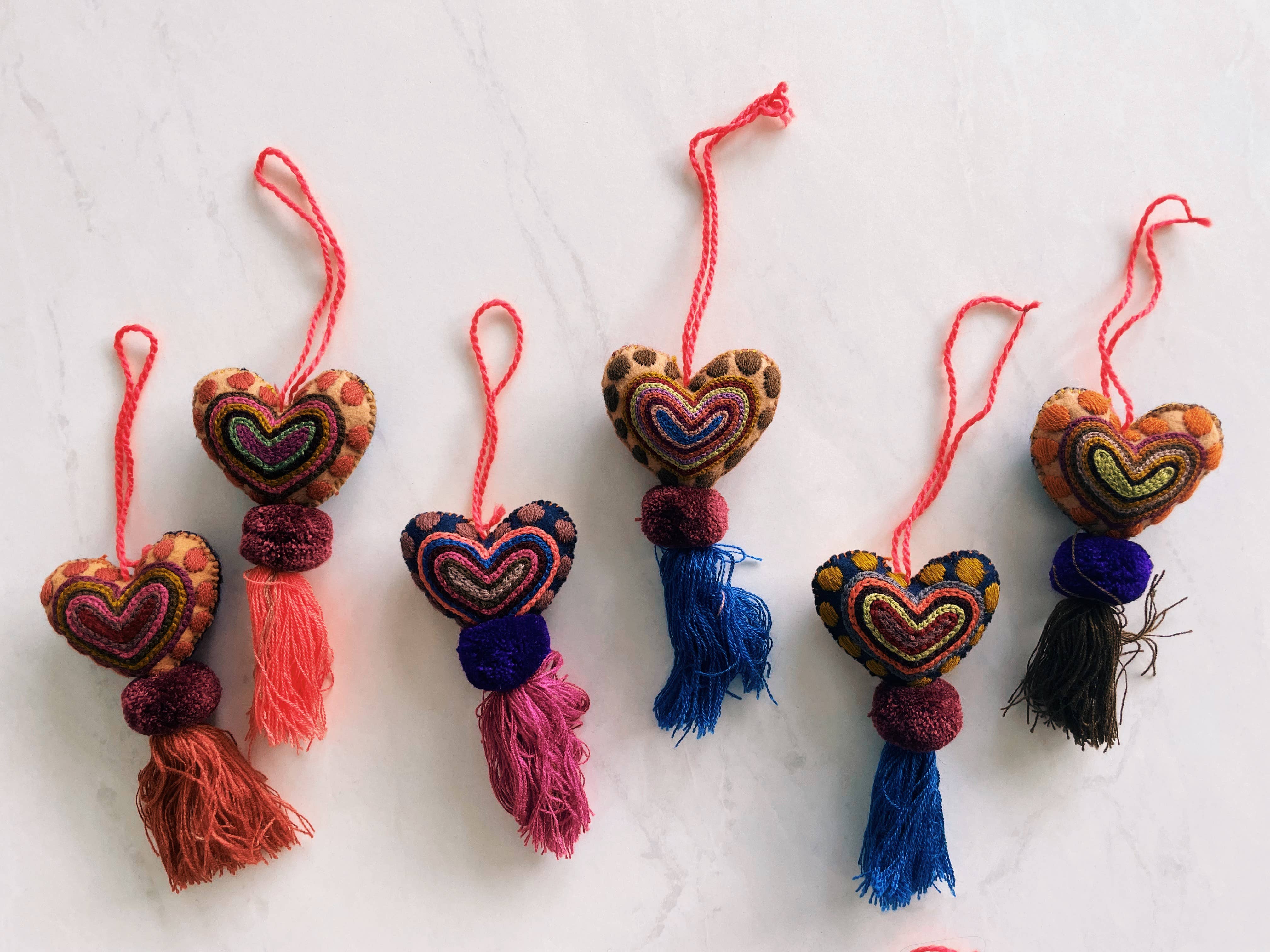 Pura Vida - Wholesale Ornament - Kerstversiering met geborduurd hart en luipaardkwastje12