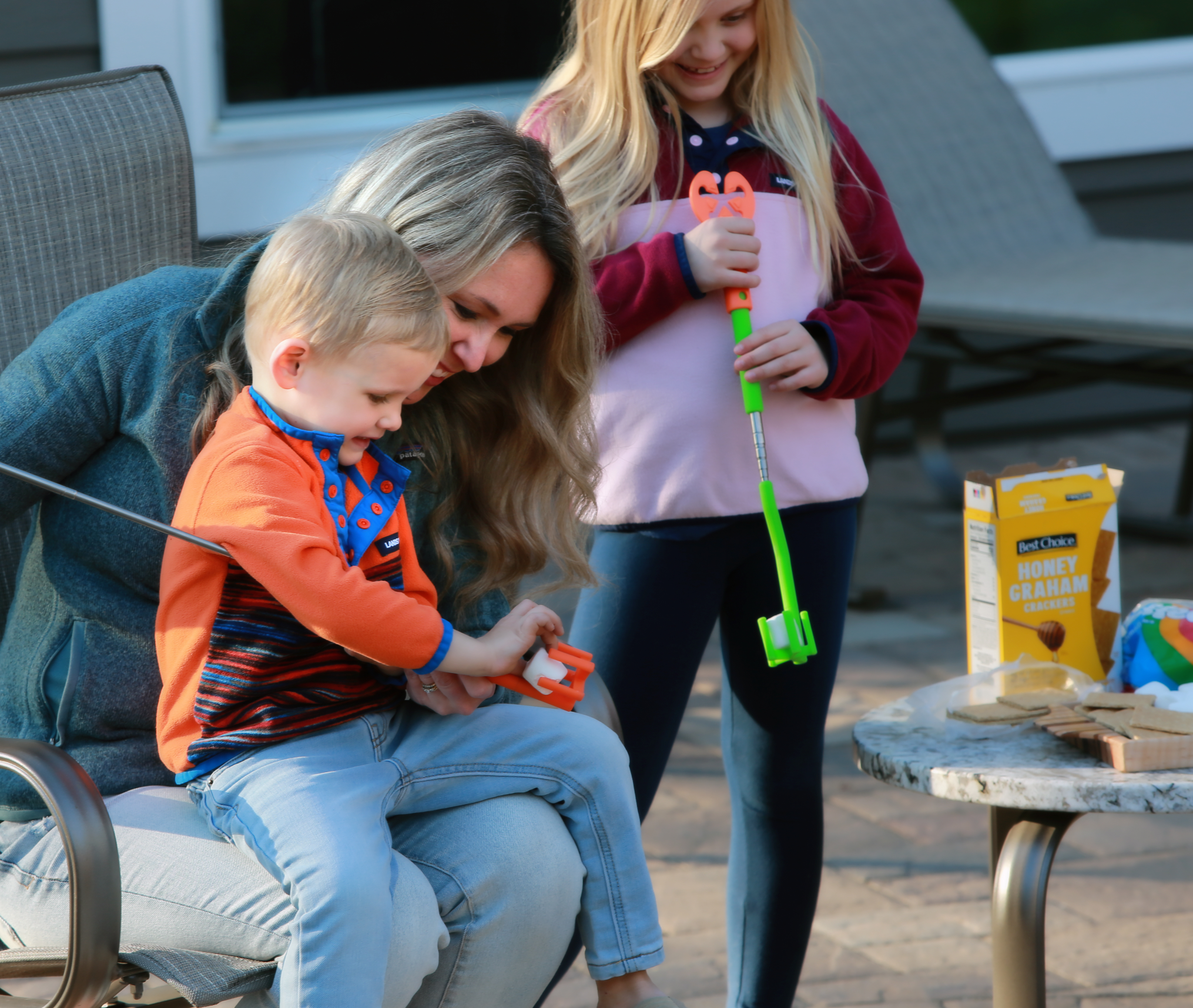 Outdoor Fun For All, LLC – wholesale Kitchen tool/gadget – Marshmallow Mitt1