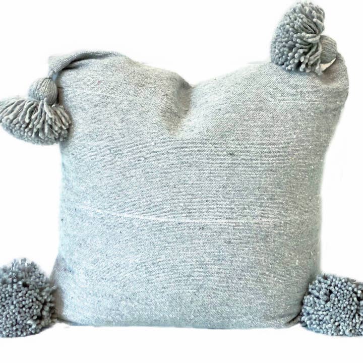 Taie d'oreiller Soft Grey pour la vente par Nativa Collective