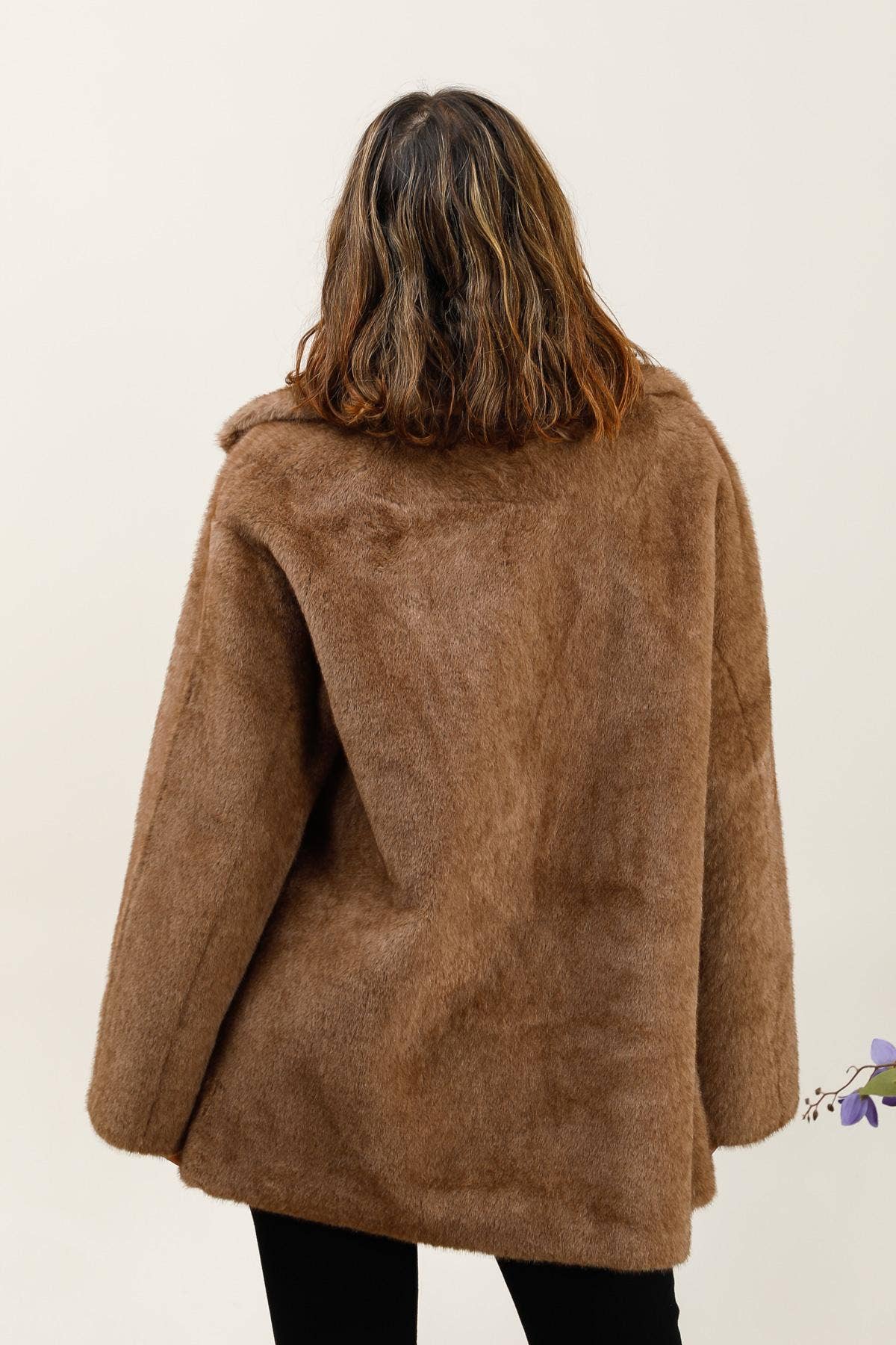 DIX-ONZE – wholesale Fur/faux fur coat – Women's – Soft Effect Fur Jacket – Chic & Versatility6