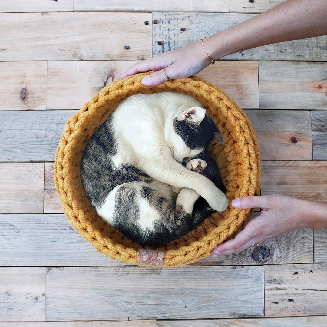 PET GREENS - Wholesale Pet Bed - Cat/Dog - HANDWOVEN cat BASKET in recycled cotton2