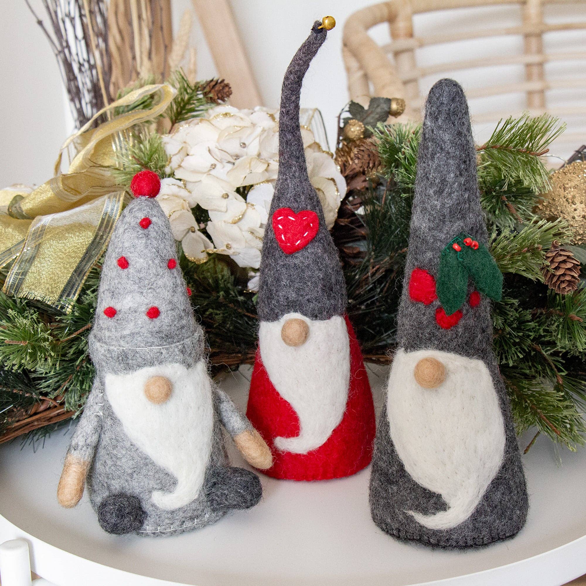 Global Crafts - Wholesale Kerstdecoratie - Handgemaakte vilten vakantiekabouters, set van 34