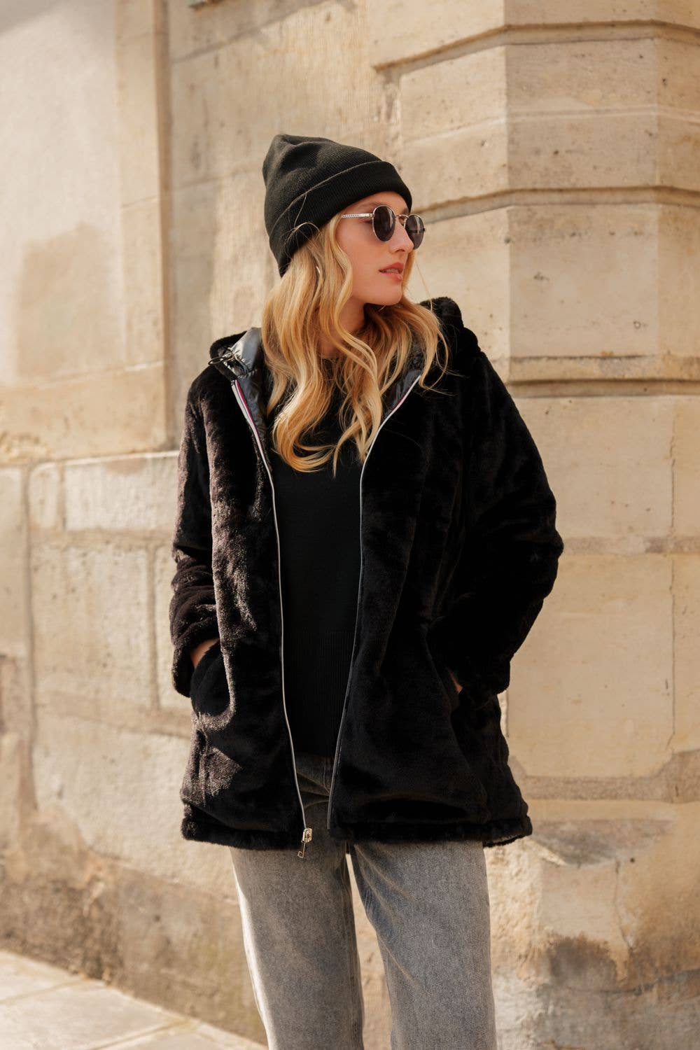 Attrait Paris - Wholesale Jas - Dames - Halflange omkeerbare bontjas met capuchon22