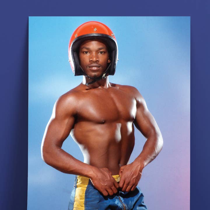 Tarjeta postal de Physique Pictorial Bob Mizer — CASCO NARANJA para venta al por mayor de Peachy Kings / Kweer Cards