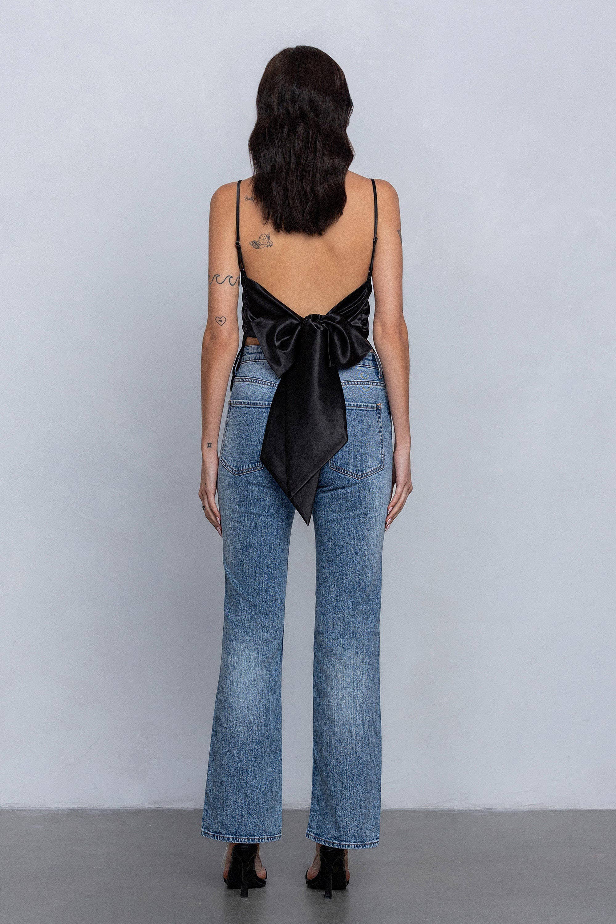 No Vacancy – wholesale Camisole – Women′s – Stretch satin cami top w/ large ribbon tie detail3