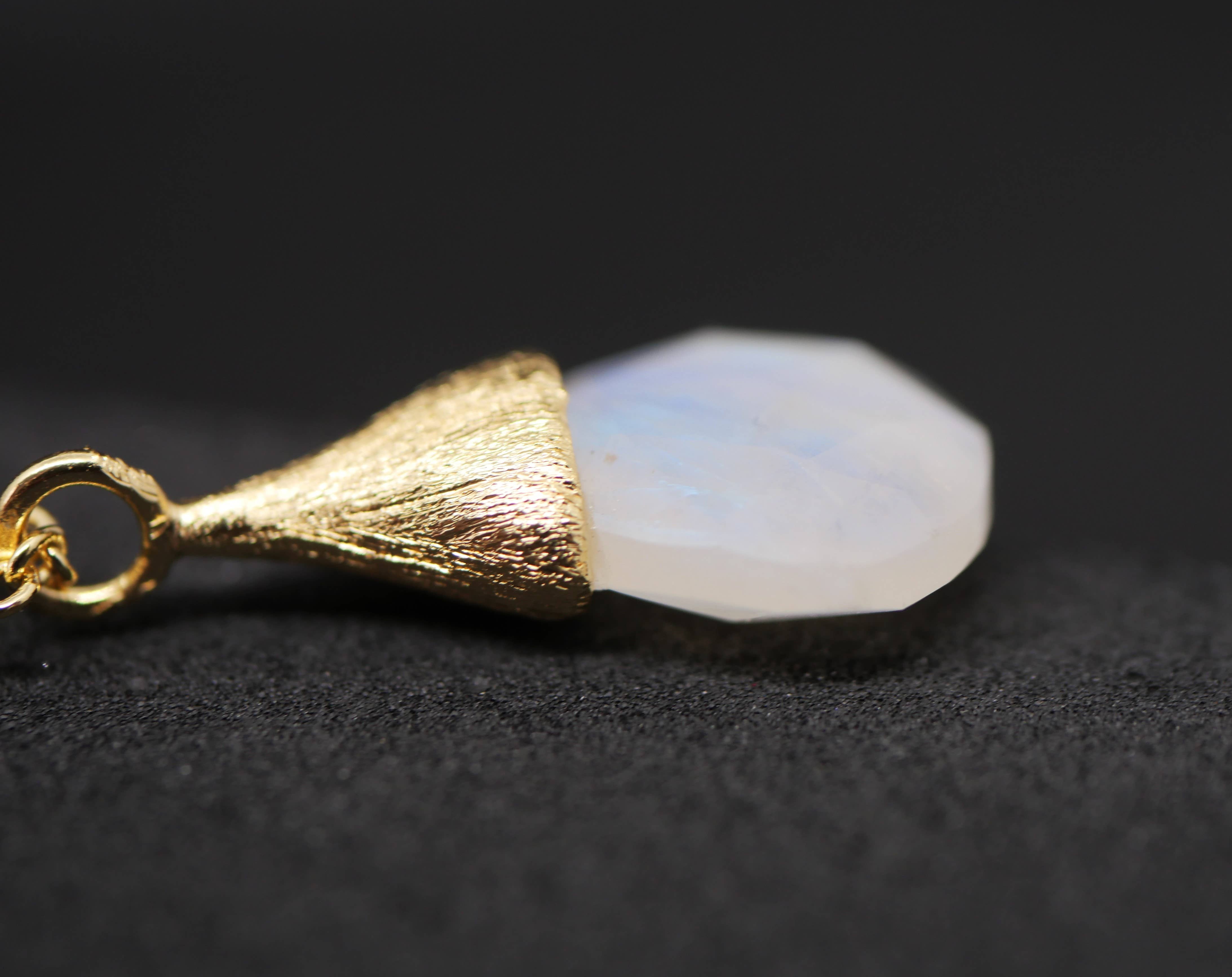 Atelier Leblanc - Wholesale Pendant/Charm Necklace - Moonstone Poetic Drop Necklace3