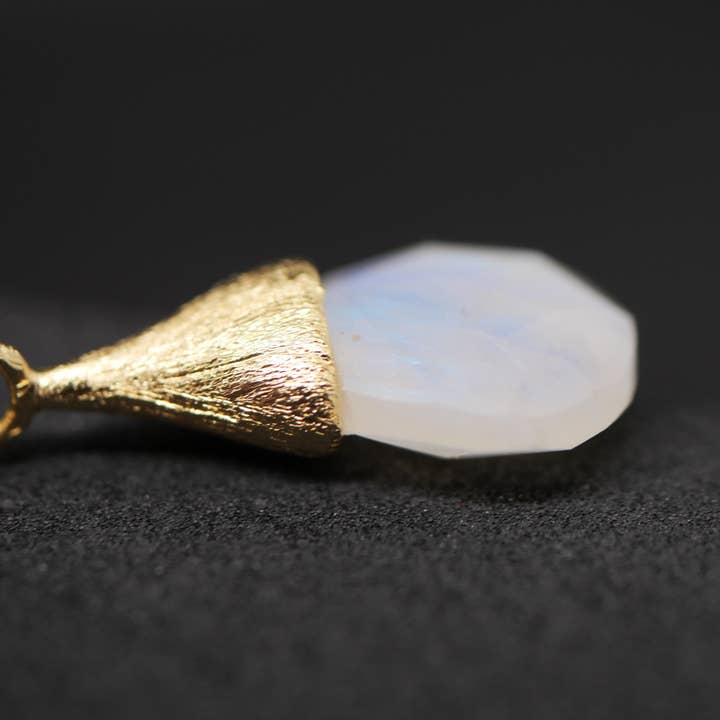 Atelier Leblanc - Wholesale Pendant/Charm Necklace - Moonstone Poetic Drop Necklace3